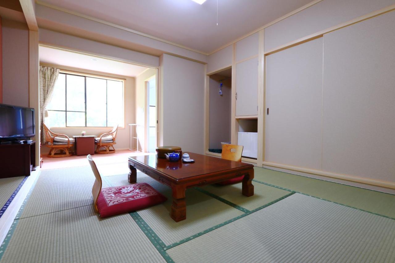 Kazuraya Hotel Miyoshi  Exterior photo