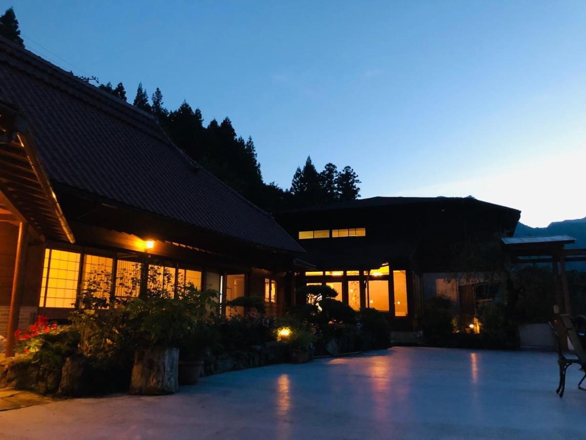 Kazuraya Hotel Miyoshi  Exterior photo