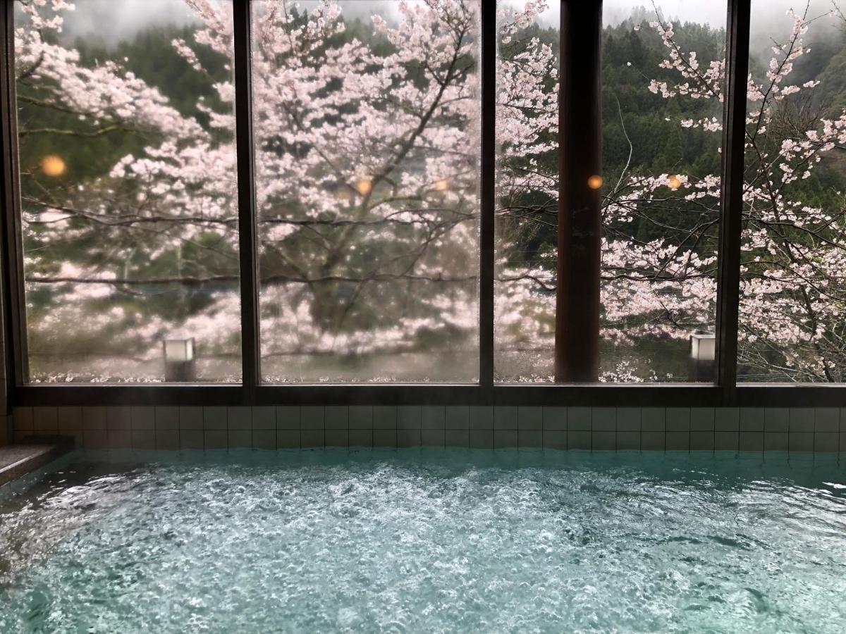 Kazuraya Hotel Miyoshi  Exterior photo